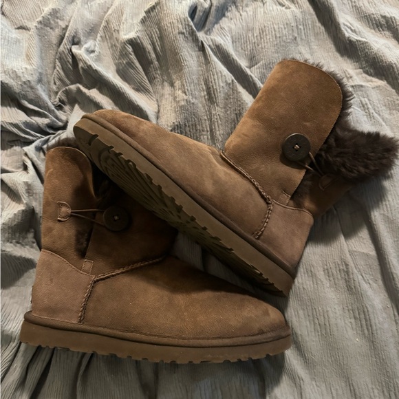 Ugg Bailey Button Boots Brown - Picture 1 of 6